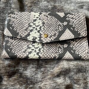 NWOT Aldo snake-Print Travel Wallet in Blush Pink